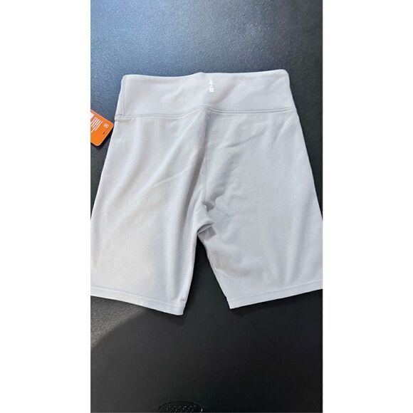 Bass Outdoor Women's Flat Front Biker Short Heather Grey Size Medium NWT P1-36 - Picture 12 of 15